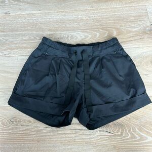 Lululemon Black Pleated Cuffed Short 6